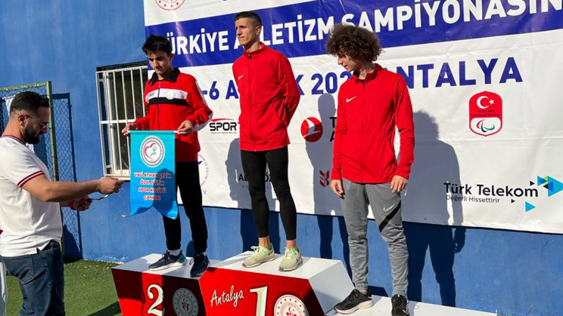 Türkiye Özel Sporcular Federasyonu Türkiye Atletizm Şampiyonası'nda 2. olan öğrencimiz Yasin ÇEKÜÇ'ü tebrik ederiz.